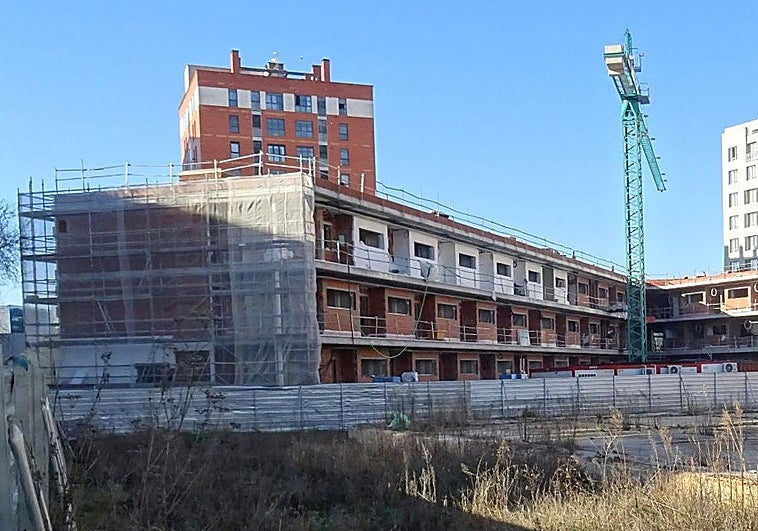 Un bloque de 50 viviendas para jóvenes cierra la esquina de la antigua comisaría de Las Eras